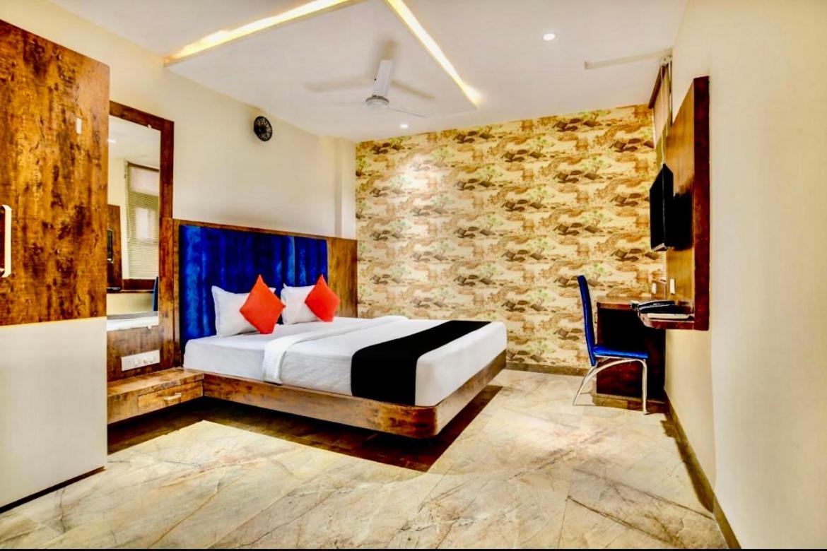 Hotel Vrindavan Prosperity Exteriör bild