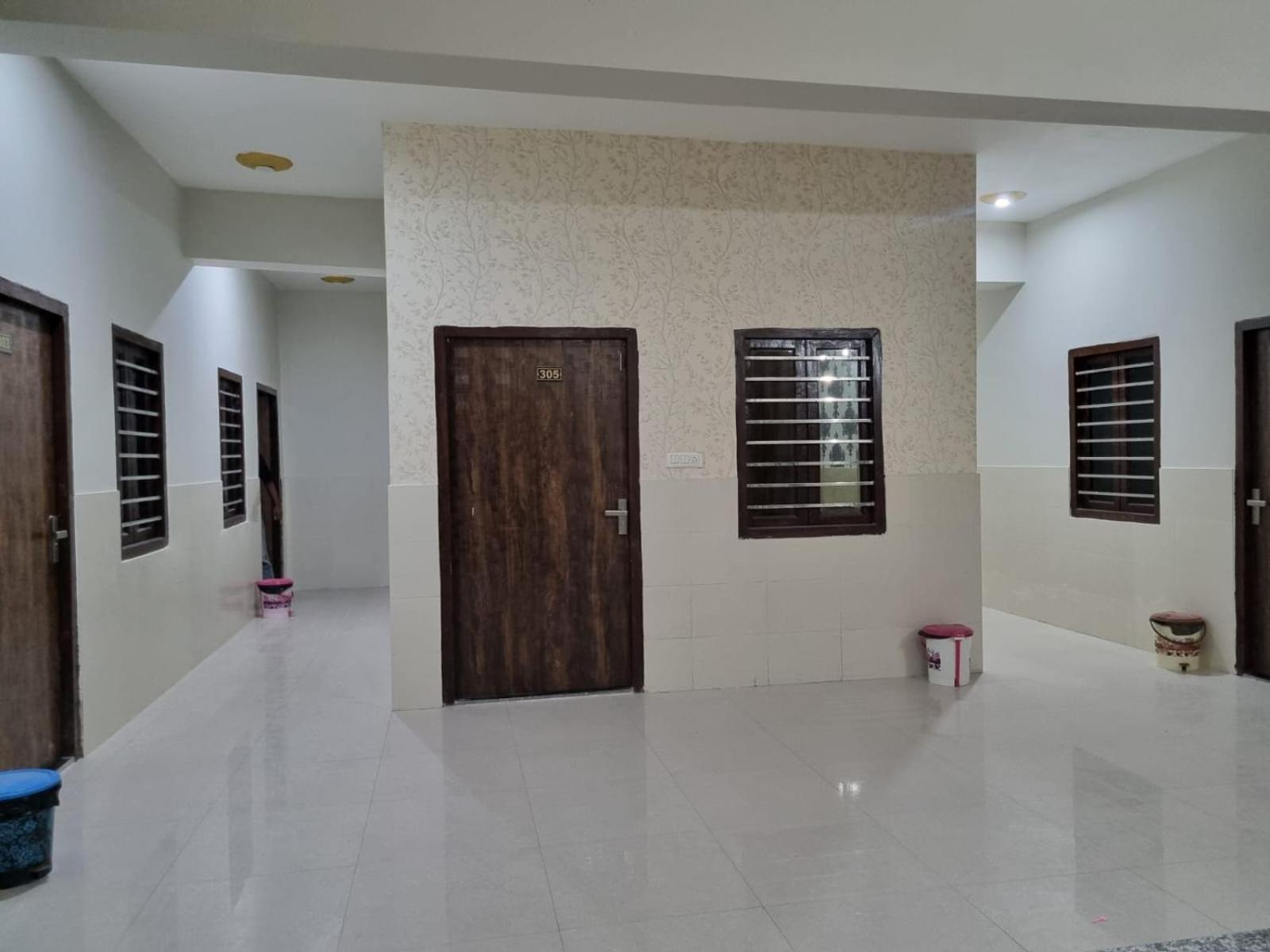 Hotel Vrindavan Prosperity Exteriör bild