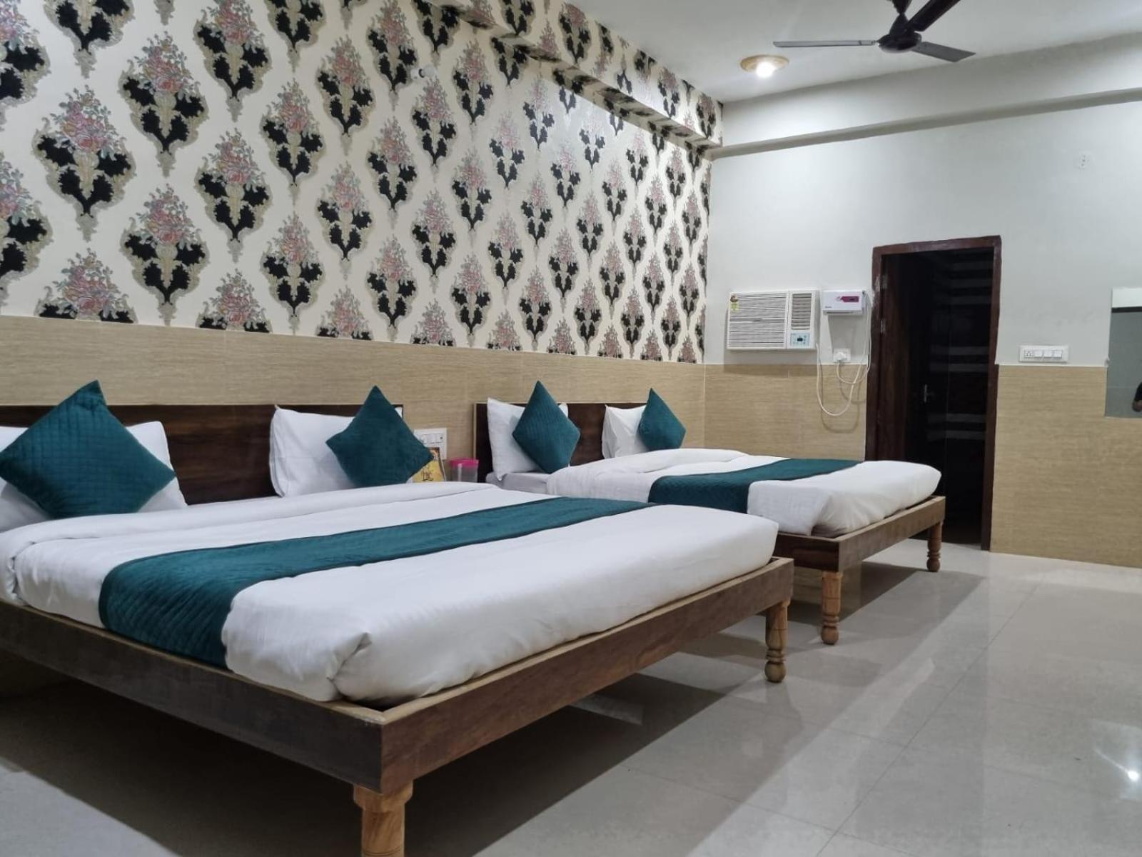 Hotel Vrindavan Prosperity Exteriör bild