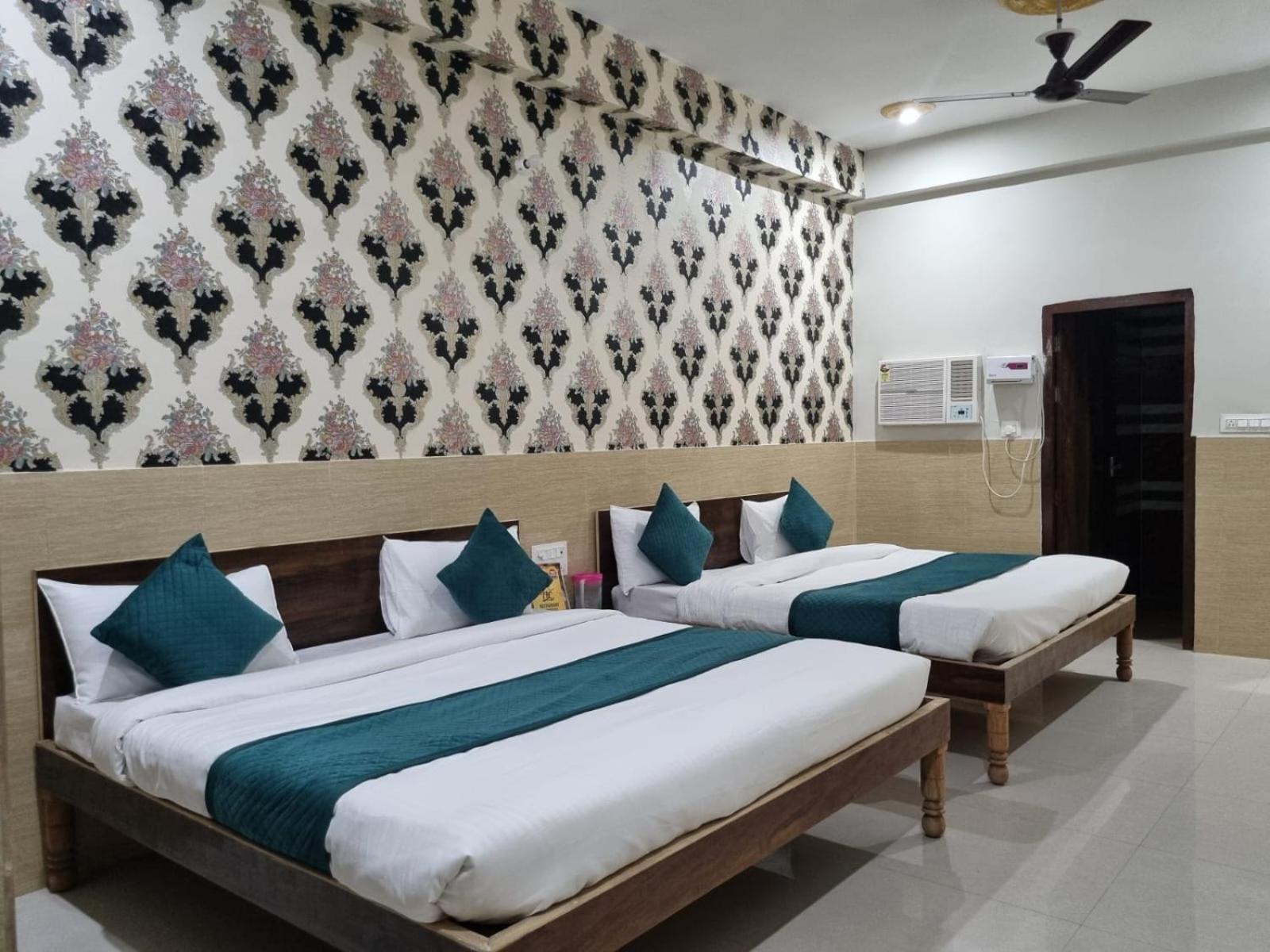 Hotel Vrindavan Prosperity Exteriör bild