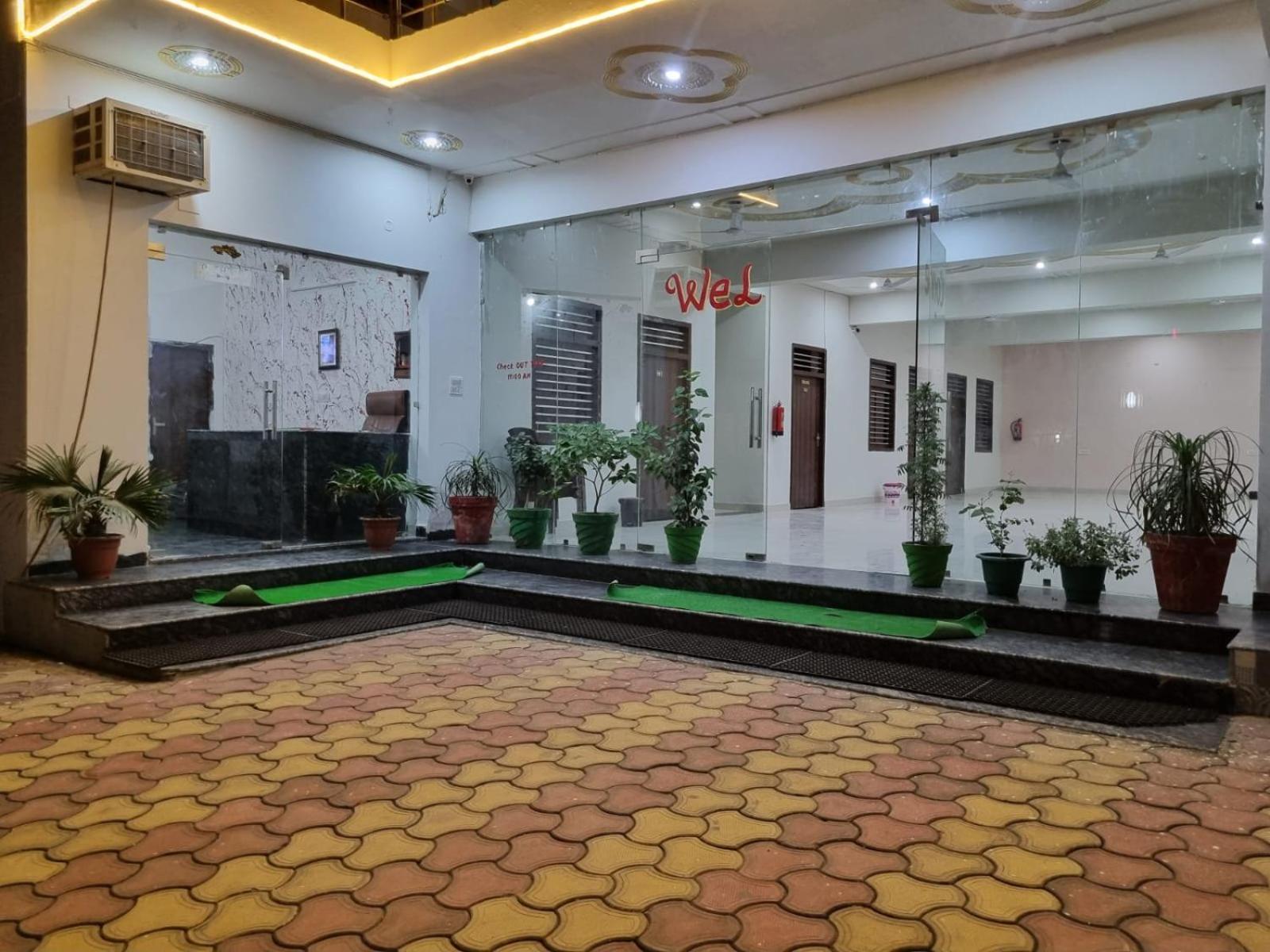 Hotel Vrindavan Prosperity Exteriör bild