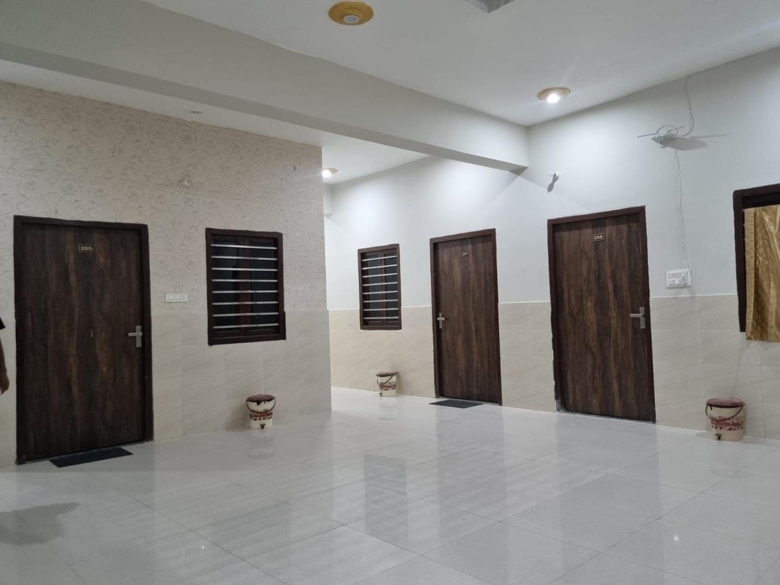 Hotel Vrindavan Prosperity Exteriör bild